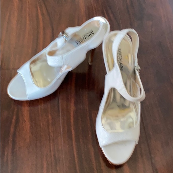 Shoes!!!! 👠 - Picture 2 of 4